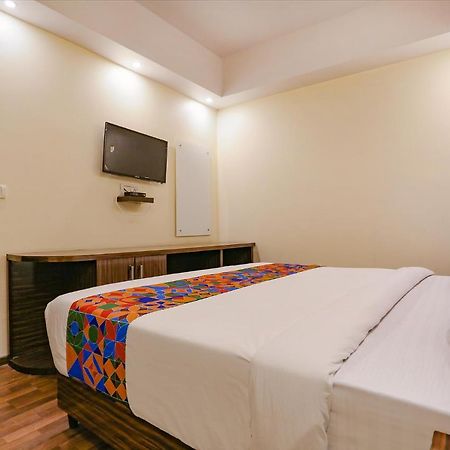 Fabexpress Kapashera Residency Near Igi Airport New Delhi Gurgaon Exteriör bild