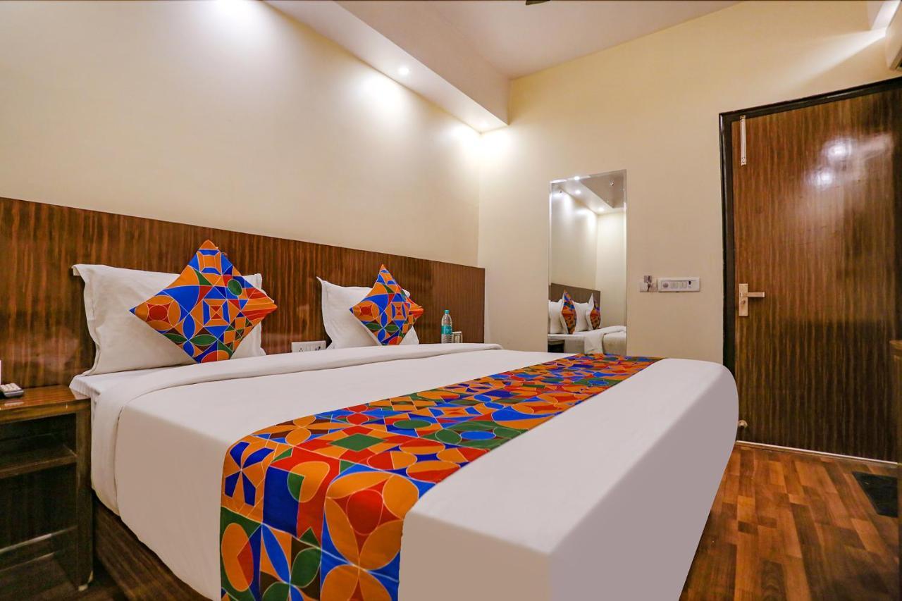 Fabexpress Kapashera Residency Near Igi Airport New Delhi Gurgaon Exteriör bild